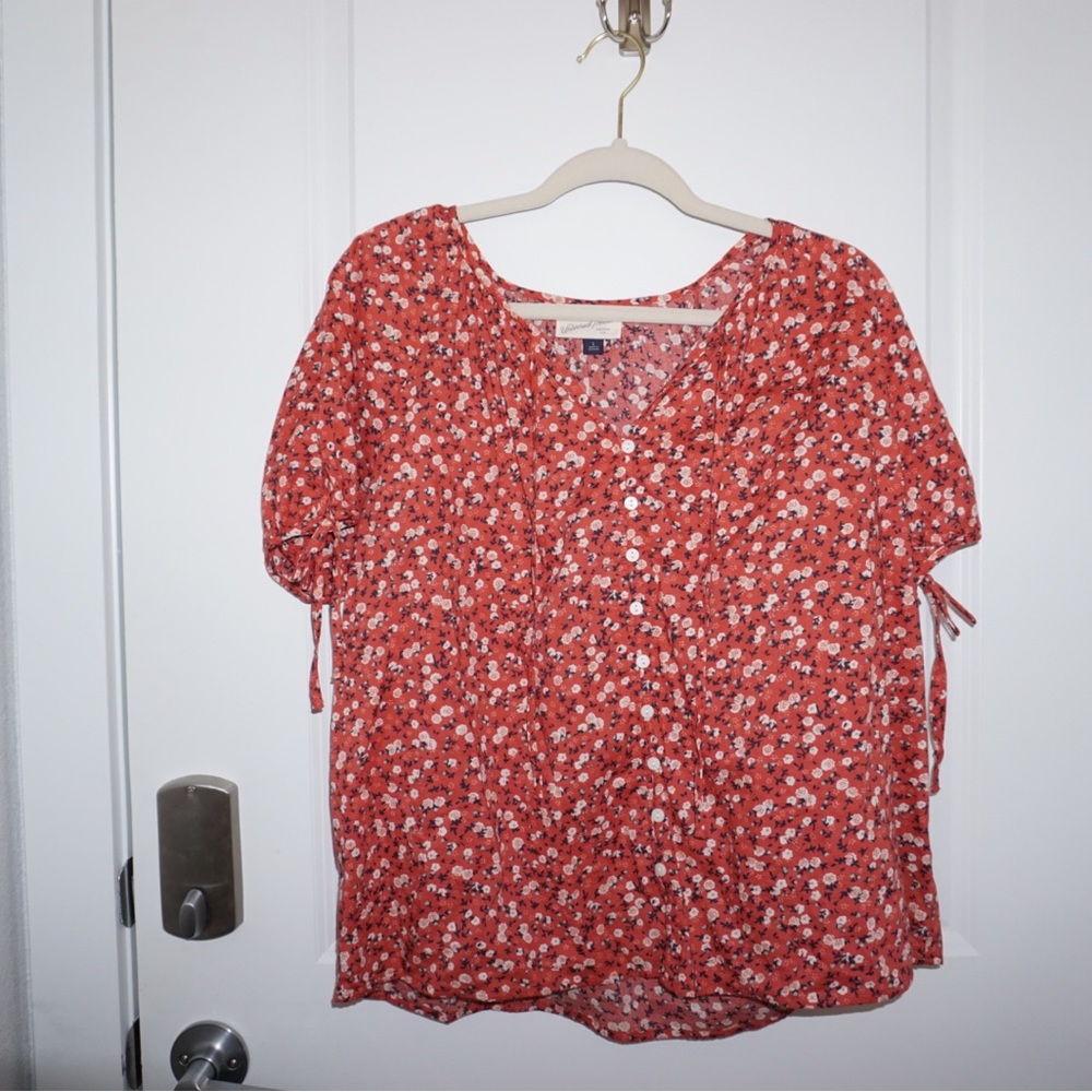 Blouse with flowers